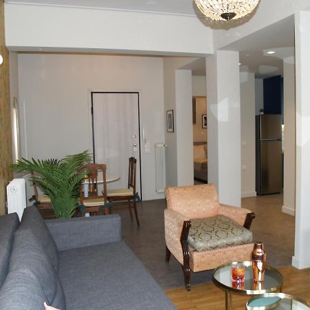 Mrs Holiday Apartment Atene Esterno foto