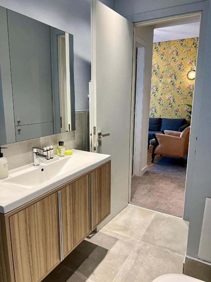 Mrs Holiday Apartment Atene Esterno foto